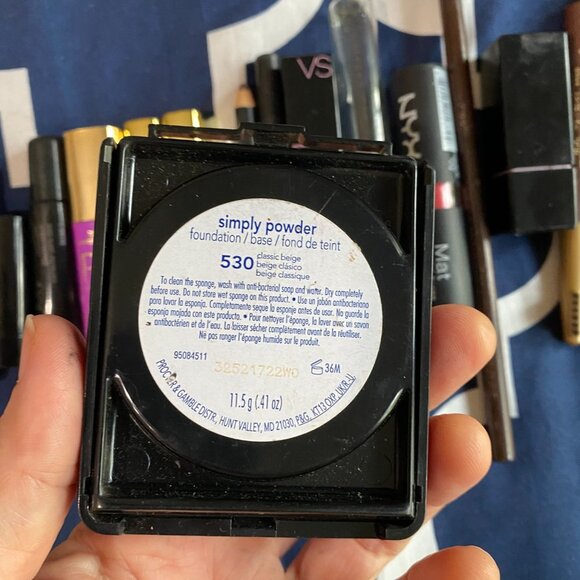 Marc Jacobs/ Estee Lauder /Victoria Secret & more LOT OF MAKEUP - Picture 2 of 11